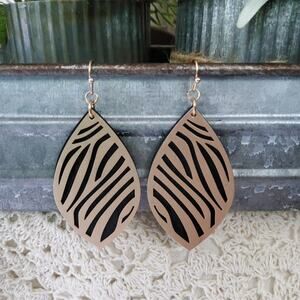 Women's Fashion Boho Chic Filigree Layered Leather Dangle Leaf Earrings Gold